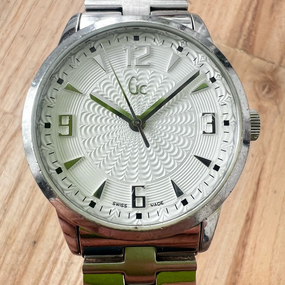 Guess Collection ladies silver tone Swiss dress watch NEW BATTERY